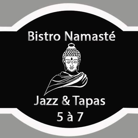 Auberge Et Bistro Namaste Lachute Exterior photo