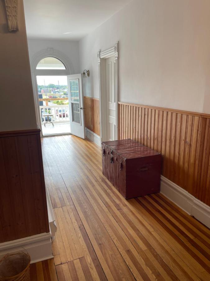 Auberge Et Bistro Namaste Lachute Exterior photo