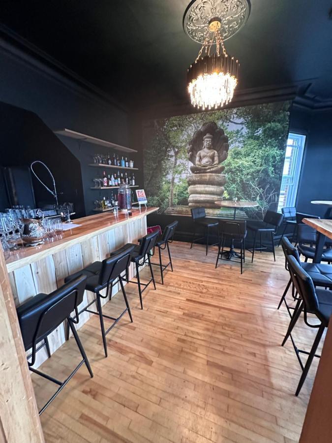 Auberge Et Bistro Namaste Lachute Exterior photo